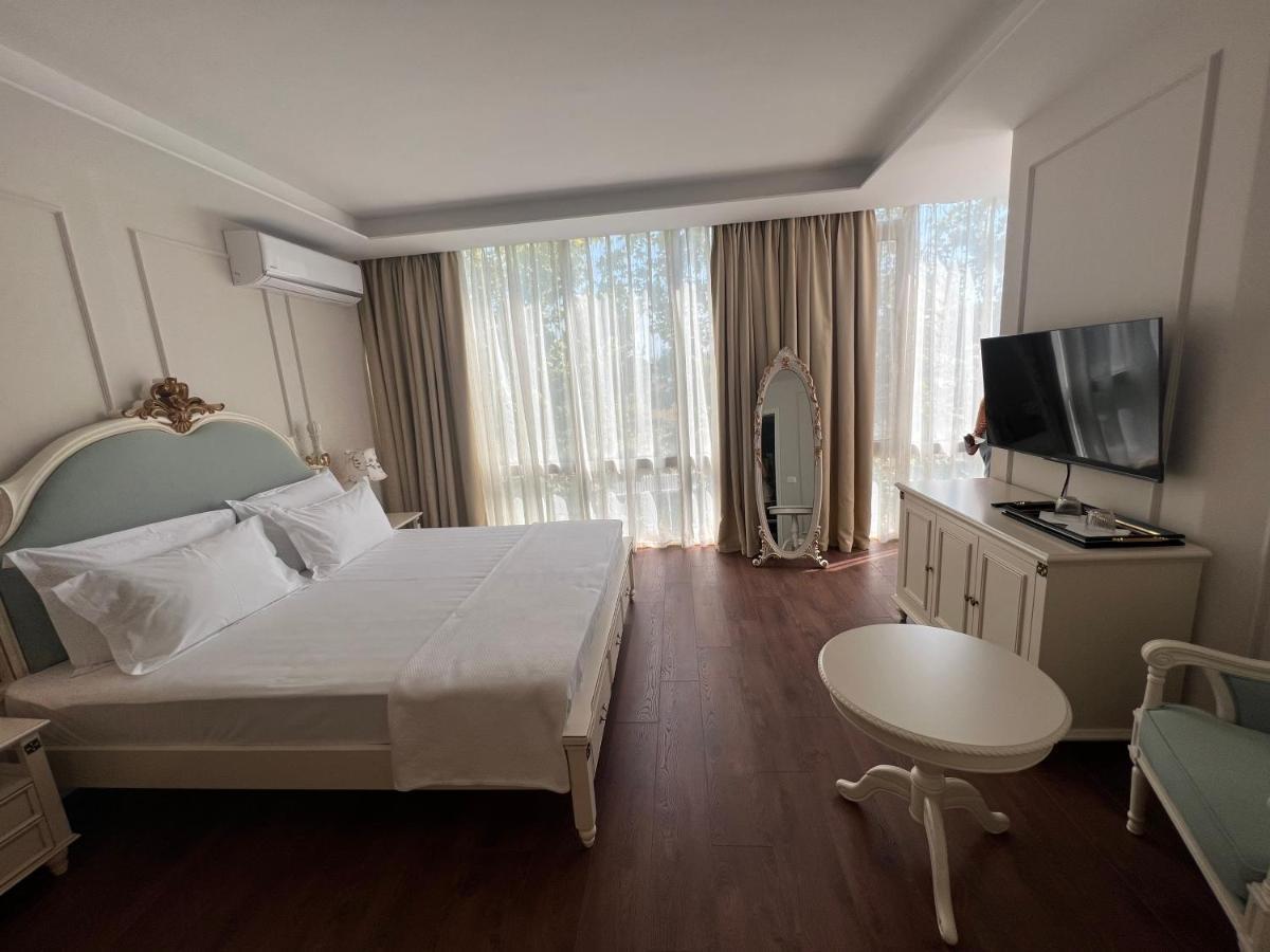 Sol Invictus Boutique Hotel Durres Albania ภายนอก รูปภาพ